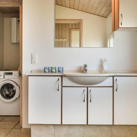 Four-bedroom In Hvide Sande *