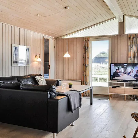 Four-bedroom In Hvide Sande 度假居 Bjerregård