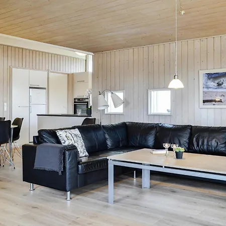 Four-bedroom In Hvide Sande * Bjerregård