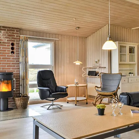 Four-bedroom In Hvide Sande 度假居