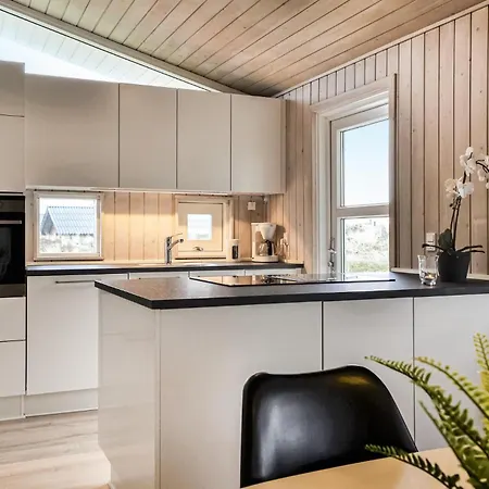 Four-bedroom In Hvide Sande