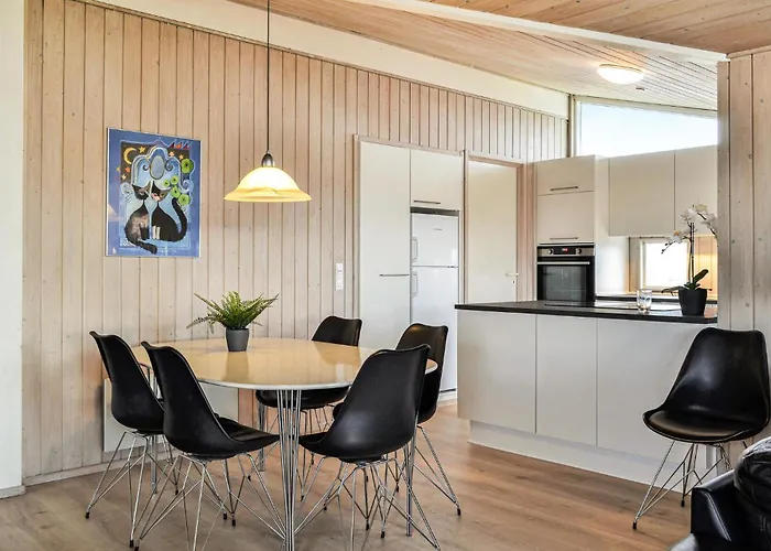 別荘 Four-bedroom In Hvide Sande Bjerregård